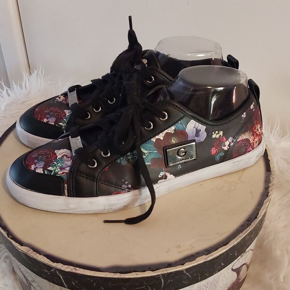 - GBG Las Angeles Vegan Leather Floral print Sneakers